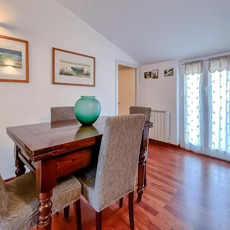 Bel Quadrilocale Con Terrazza Nel Centro Storico Varazze