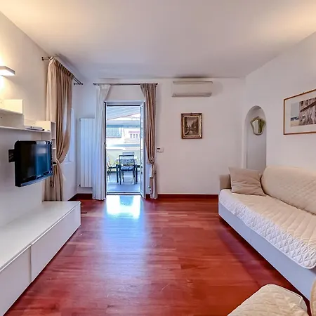 Bel Quadrilocale Con Terrazza Nel Centro Storico 公寓