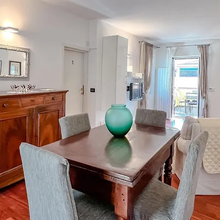 Bel Quadrilocale Con Terrazza Nel Centro Storico Varazze