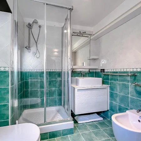 Bel Quadrilocale Con Terrazza Nel Centro Storico Varazze