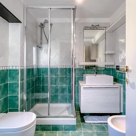 Bel Quadrilocale Con Terrazza Nel Centro Storico Varazze